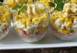 Recette Oeufs Mimosa En Verrines Ideale Comme Aperitif De Fetes Page 2 A 2 Astuces Au Fe En 2020 Oeufs Mimosa Recette Oeuf Mimosa Preparation De Repas Vegetarien