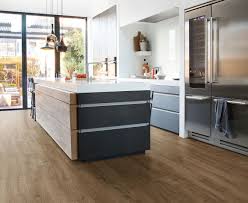 laminaat keuken laminaat eiken laminaat vloer licht houten vloer eiken vloer inspiratie laminaatenparket nl suelos de madera suelos madera
