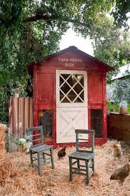 Jardin 80 Poulaillers Plus Originaux Les Uns Que Les Autres Au Cœur De L Immo Poulailler Conceptions Poulailler Maisons De Poulet