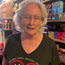 Great to meet Nellie & Bucky today and supply them with food from home☘️. ,  ., ., ., ., #madeinireland #foodfromhome #irishfood #irishfoodie  #irishfoodies #barrystea #irishtea #bisto #chefsaladcream ...