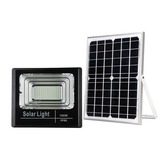 IP65 50W 100W 150W 200W Lámpara LED de inundación alimentada por energía solar al aire libre