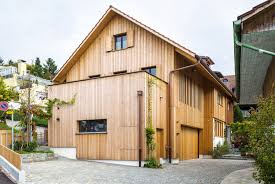 Zum einen wird damit eine bauliche maßnahme bezeichnet, die dazu dient, bei einem bereits fertiggestellten gebäude die nutzfläche zu vergrößern. Holzanbau Haus Anbauten In Holz Systembau Region Zurich