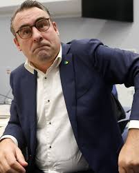 Eerste zittingsdag zaak-De Mos: iets minder bewolking boven Den Haag