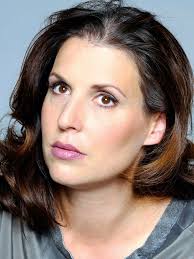 She is an actress, known for the pool (2001), das beste aus meinem leben (2006) and die familiendetektivin (2014). Elena Uhlig Fullprofile Von Schauspielervideos