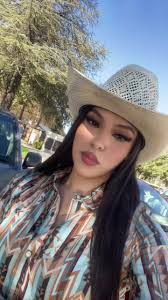 Carissa Orr's Instagram, Twitter & Facebook