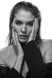 Julia Malin's Instagram, Twitter & Facebook