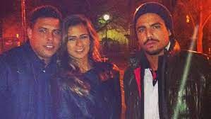 ¿quién es la mujer de.? Ronaldo E Paula Morais Curtem Ferias Com Ex Namorado De Cleo Pires Na Franca Retratos Da Bola Extra Online