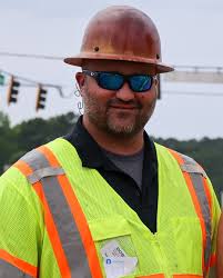 Protect Yourself at a Work! 🚧👷‍♂️ Remember to wear the proper PPE  (Personal Protective Equipment)," before starting to work. If you know you  should be wearing PPE, let's put it on! 🦺