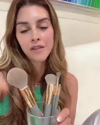 We're kicking off Pride month with Nicki Jizz! She serves a glimpse into  her magical make up moment using Rennie Brush Set to create a full beat!  📲Get 20% off Rennie Brush