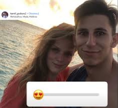 Pola lis to jedna z córek kingi rusin i tomasza lisa. Pola Lis Kamil Grabara Zabral Ja Na Malediwy Co Na To Fan Realu Tomasz Lis Eska Pl