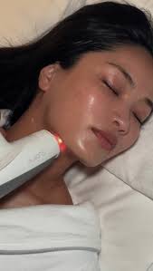 We can't wait to welcome renowned acupuncturist Ross J Barr  @rossjbarrclinic , who will be joining us for an exclusive retreat from 1-8  October. Celebrated for his expertise in women's health, fertility,