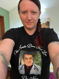 It's my 40th birthday today ! And this is the T shirt I chose to wear 😂 my  boyfriend met Dr Now in person a few weeks ago ,and I insisted he