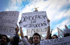 Democracia ✓ te explicamos qué es la democracia, cuáles son las características generales de esta forma de gobierno y los tipos que existen. Mexico La Democracia Y La Dictadura Kaos En La Red