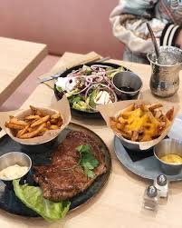 Ymene Food Travel Design On Instagram J Aimerais Commencer Mes Posts 2019 Par Un Plat Qui Me Ressemble Entrecote Et Frites Maison U Food Steak Meat