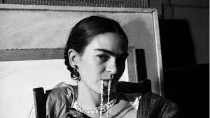 Instants d'insouciance, d'amour et de mélancolie : des photos inédites de Frida  Kahlo exposées à Paris