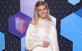 The voice kids is op zoek naar iemand met grote klasse, met blijvende impact en een eigen geluid. Emma Bale Over Moeilijke Periode In Haar Leven Dat Blijft Heel Mijn Leven Hangen Nieuws365