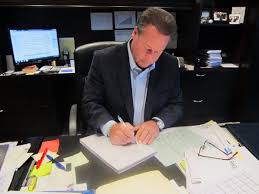 Why Ceo Writes 9 200 Employee Birthday Cards A Year Business Insider Birthday Cards Good Employee Employee