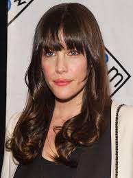 Add framing to a short straight haircut for women with oval faces. Best Hairstyles For Oval Faces 10 Flattering Haircuts For Long Face Shapes