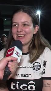 Pareja 'DISPAREJA' en el Estadio: Futbol y Amor 💑⚽