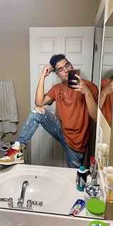 man did the girl leg on sink pose