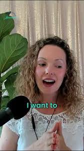 Kelly Custard's Instagram, Twitter & Facebook