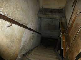 During the japanese occupation in 1942, the basement of the lawang sewu building was formerly a drainage. Entrance To Basement Prison Izobrazhenie Lawang Sewu Building Semarang Tripadvisor