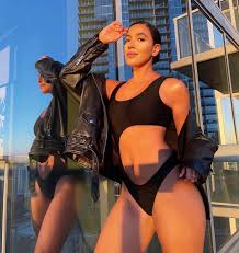 Julissa Bermudez - Free pics, galleries & more at Babepedia