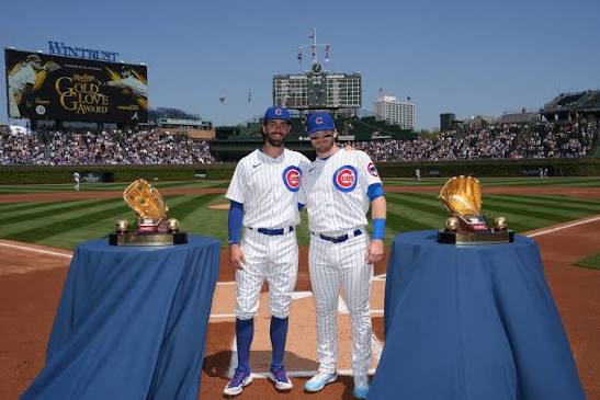 Congratulations to Dansby Swanson and Ian Happ who received their 2022 Gold  Glove Awards at Wrigley Field today!