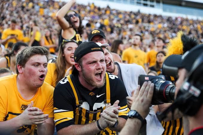 Hawkeye football superfans show front row pride - The Daily Iowan