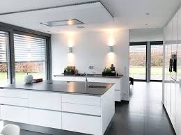 kucheninsel mit grauer arbeitsplatte kreativliste kuecheideenklein kuechendesignmodern kuechenrueckwa kuche hochglanz kuche hochglanz weiss kuchendesign