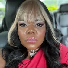 JasonMomoa gave a helping hand to his love Adria Arjona while adjusting her  hair at the 'A Minecraft Movie' movie premiere.