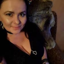 Cynthia Sizemore's Instagram, Twitter & Facebook