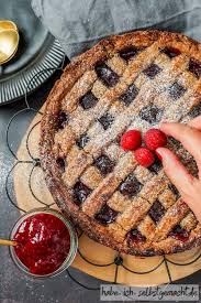 Linzer Torte Nach Grossmutters Rezept Rezept In 2020 Rezepte Lebensmittel Essen Linzertorte