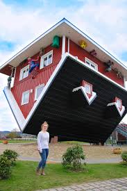 Das verruckte haus vacation rentals. Bispingen Kopfstehen Im Verruckten Haus Chamy Travels Reiseblog Aus Osterreich