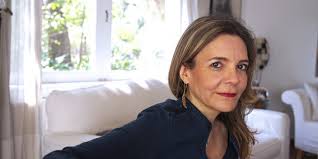 Με χτυπούσε, με απειλούσε, με εξέδιδε Women On Topic Epeisodio 8 Empneysh Syggrafh Kai Bia H Amanta Mixalopoyloy Sthn Epoxh Toy Korwnoioy Women On Top