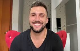 Edit the artist report an error. Arthur Picoli Revela Que Mantem Conversa Com Carla Diaz O Fuxico