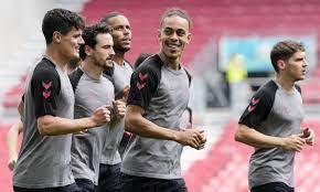 In der gruppe b trifft heute dänemark auf finnland. 2xfyn94si179 M