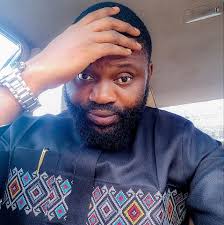 BARRISTER S.M. OZIGI DEEDAT, ACCOMPANIED BY HIS WIFE, RELATIVES, AND OVER  40 OTHERS, PAID A VISIT TO SHEIK AHMAD TIJANI IN UREJE, ADO-EKITI, EKITI  STATE, AS A GESTURE OF RESPECT AND ADMIRATION