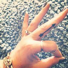 A Constant Reminder To Keep Moving Forward Because There S A Lot Of Living To Do Arrow Finger Tattoo Arrow Tattoo Finger Arrow Tattoos Finger Tattoos