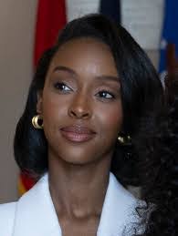 Ebony Cross's Instagram, Twitter & Facebook