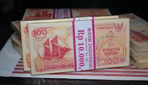 Cetakan tersebut diikat terlebih dahulu lalu dituang cairan perunggu ke dalam rongga cetakan. 6 Uang Zaman 90 An Yang Sekarang Harganya Bikin Kejang Boombastis