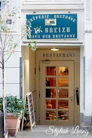 Cette véritable crêperie bretonne, installée au cœur de la deichstrasse historique, connaît un franc succès. Ti Breizh Haus Der Bretagne In Hamburg