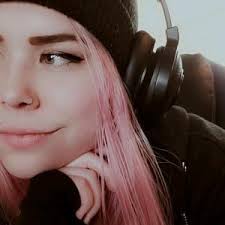 Demi (@demi.martin13)