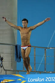 (photo by alex pantling/getty images) Olympics 2012 Tom Daley And Team Gb Divers Pose Mid Air For Camera Phone Pictures Daily Mail Online