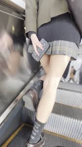 エスカレーターぶっかけ 紺スカ 盗撮 秘密の行為 絶頂の瞬間 究極の欲望 人妻 秘め事 奥まで感じる ハメ撮り 精子 熟女 絶頂射精 究極の快感 盗撮 通勤 ぶっかけ 覗き 誘惑 高まる興奮