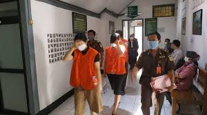Pinjaman dengan jaminan sk pegawai swasta ini bisa langsung cair di hari. Berstatus Tahanan Kota Terdakwa Kasus Bank Uob Solo Tetap Bekerja