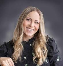 Brenda Mantooth's Instagram, Twitter & Facebook