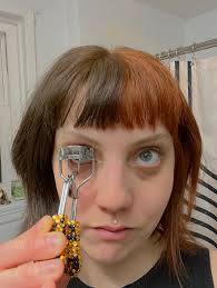 When should you use an eyelash curler, before or after applying mascara?