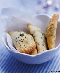 Petits Chaussons Aux Anchois Pour 6 Personnes Recettes Elle A Table Recette Anchois Recettes De Cuisine Alimentation