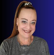 🍬🎄 Has anyone made anything cute with these Dollar Tree Christmas candy  silicone molds? 😍 I'm thinking hot glue or resin could make some really  fun faux candy pieces for DIYs! 👉